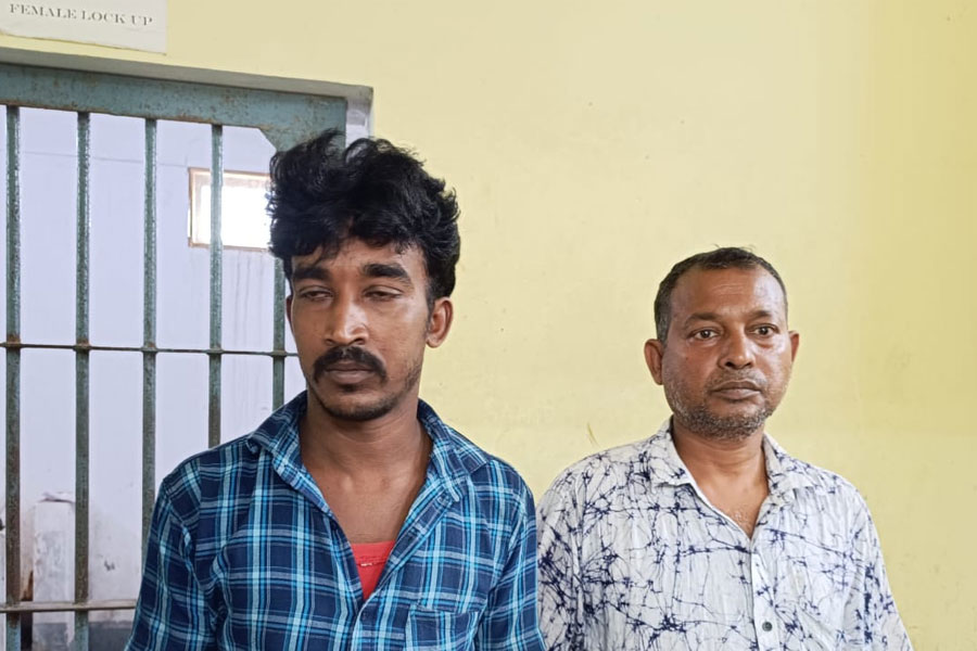 ডাকাতির ছক বানচাল! কল্যাণীতে পুলিশের অভিযানে গ্রেপ্তার ২, উদ্ধার আগ্নেয়াস্ত্র ও কার্তুজ