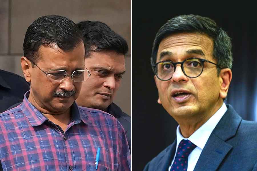 কেজরিওয়ালের জামিনে স্থগিতাদেশ নিয়ে উদ্বেগ, প্রধান বিচারপতিকে চিঠি আইনজীবীদের