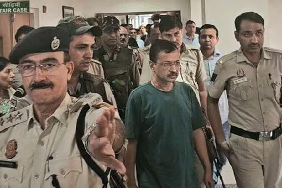ওজন কমেছে সাড়ে আট কেজি, বার বার সুগার ফল! কেজরির শারীরিক অবস্থা নিয়ে উদ্বিগ্ন আপ