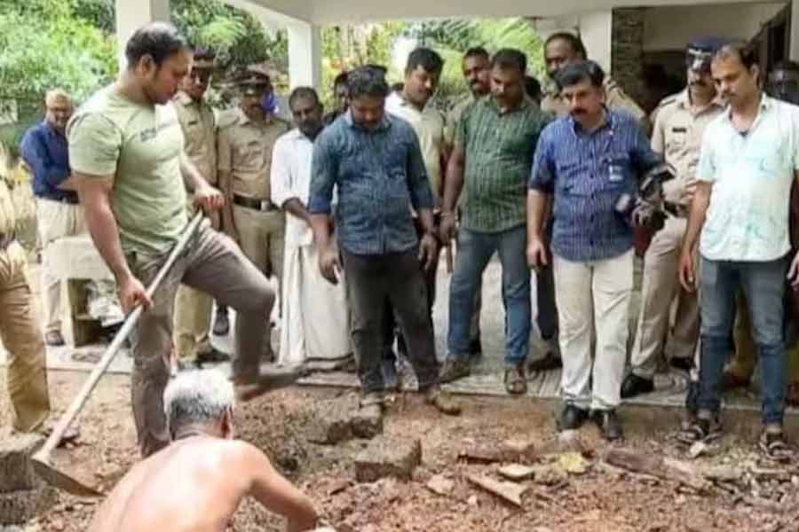 ১৫ বছর ধরে নিখোঁজ মহিলার দেহাবশেষ উদ্ধার স্বামীর বাড়িতে! ‘রহস্যমৃত্যু’র তদন্তে আটক ৫