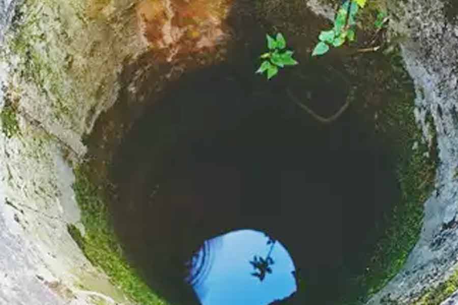 স্বামীর সঙ্গে অশান্তি, ৪ সন্তানকে নিয়ে কুয়োয় ঝাঁপ! প্রাণে বাঁচলেন মা, মৃত্যু খুদেদের