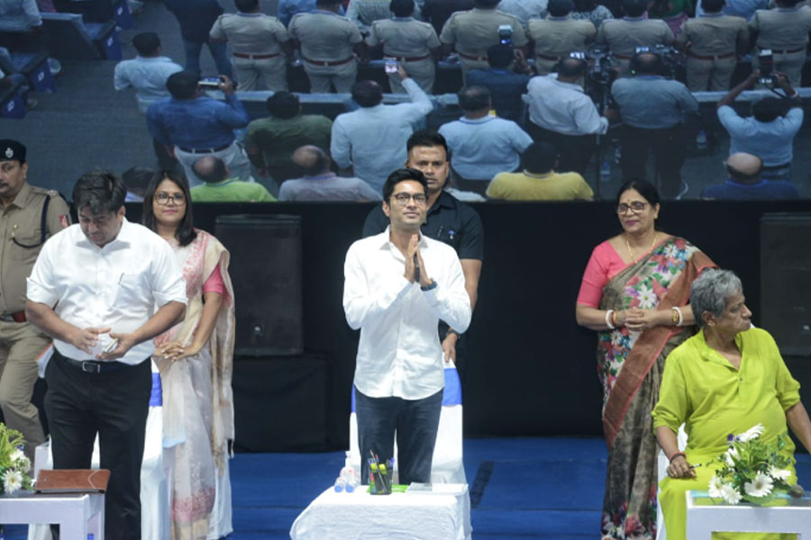 দলের নামে তোলাবাজির চেষ্টা! দুর্নীতি দমনে নয়া দাওয়াই অভিষেকের