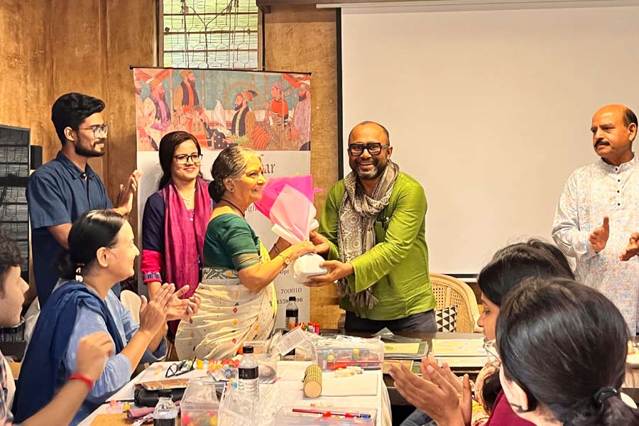 খাস কলকাতায় হাতে-কলমে মুঘল শিল্পকলার সূক্ষ্মতা ও সৌন্দর্যের উদযাপন