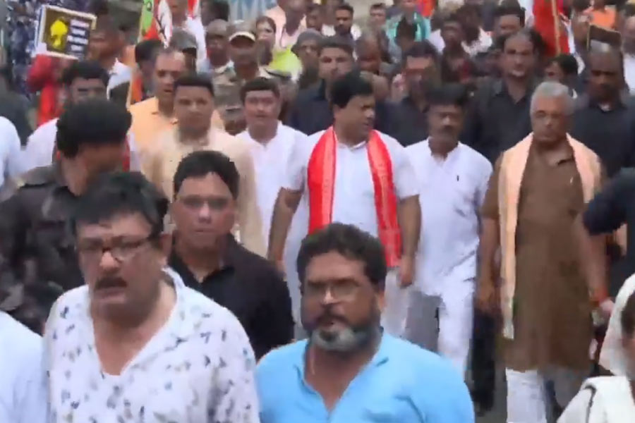 কেন্দ্রীয় নেতৃত্বের নির্দেশ, ‘ঘরোয়া কোন্দল’ ভুলে স্বাস্থ্যভবন অভিযানে দিলীপ-সুকান্ত-শুভেন্দুরা