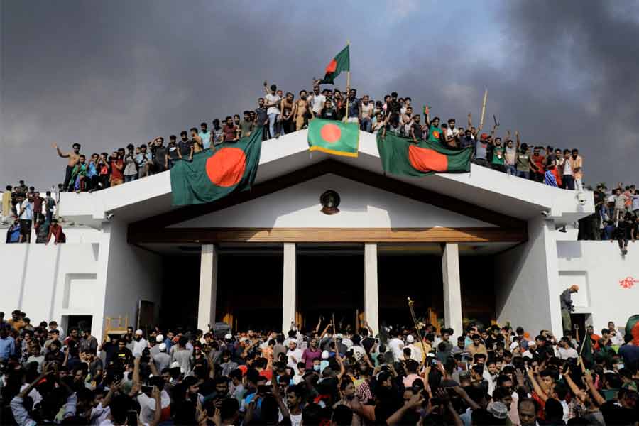 জ্বলছে ওপার বাংলা, কলকাতায় চিকিৎসা করাতে আসা বাংলাদেশিরা এপারে চিন্তায়