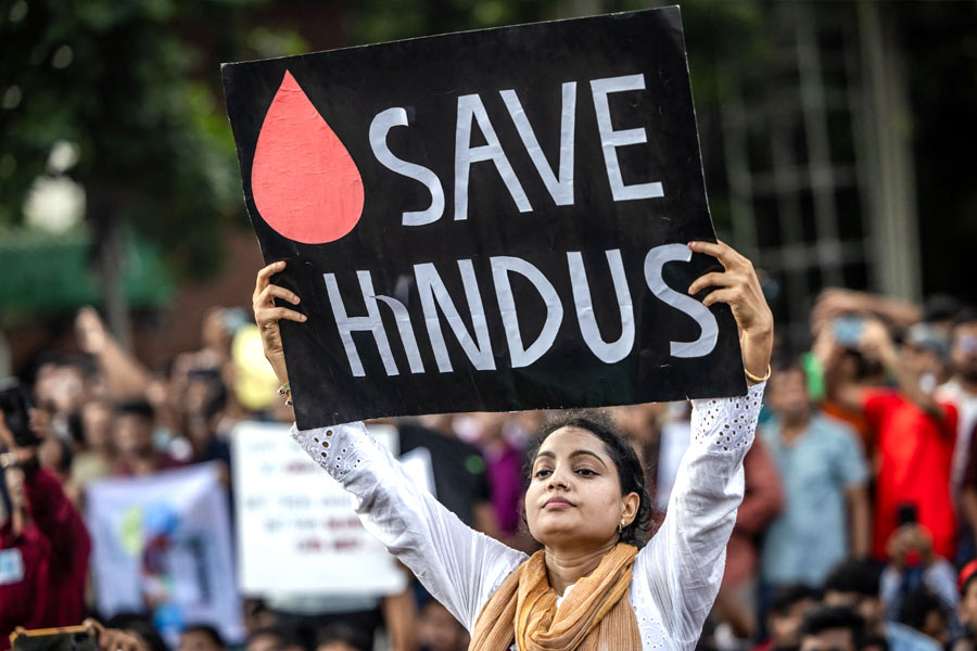 ‘নতুন বাংলাদেশে’ কেমন আছে হিন্দুরা? থানার পাহারায় সেনা, দেখুন ছবি