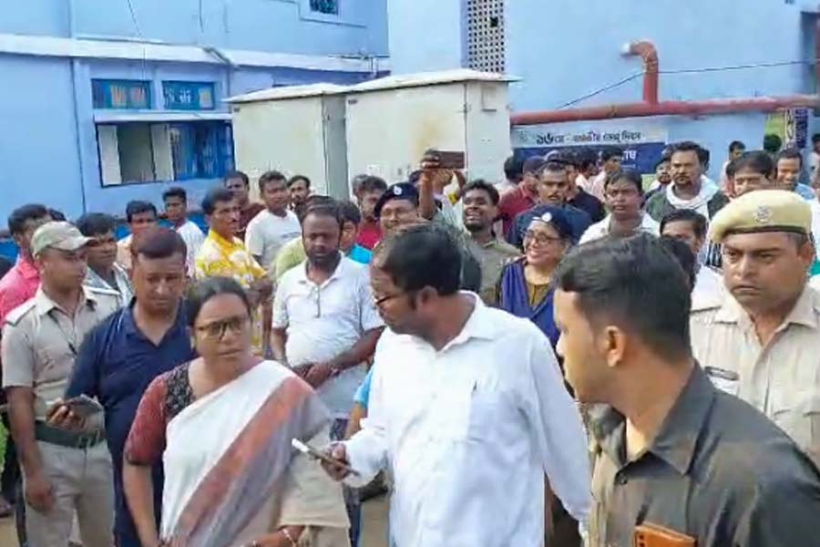 বংশীহারির ধর্ষণ নিয়ে ‘রাজনীতি’ বিজেপির, দাবি মন্ত্রী বীরবাহার, সোমে বন্‌ধ আদিবাসীদের