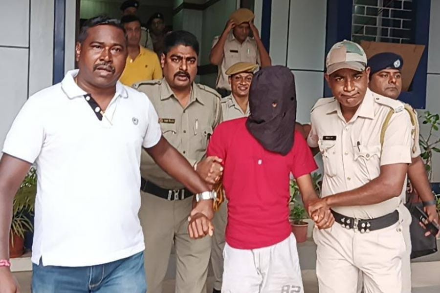 বিয়ের সিদ্ধান্ত নিয়েও সম্পর্কে ফাটল! বর্ধমানের আদিবাসী তরুণীকে ‘খুন’ ঘনিষ্ঠ বন্ধুর