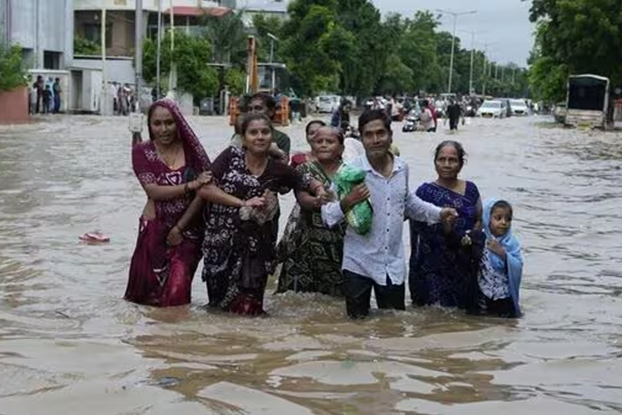 তিন দিনের বৃষ্টিতে ভয়াবহ বন্যা পরিস্থিতি গুজরাটে, দুর্যোগের বলি ২৯