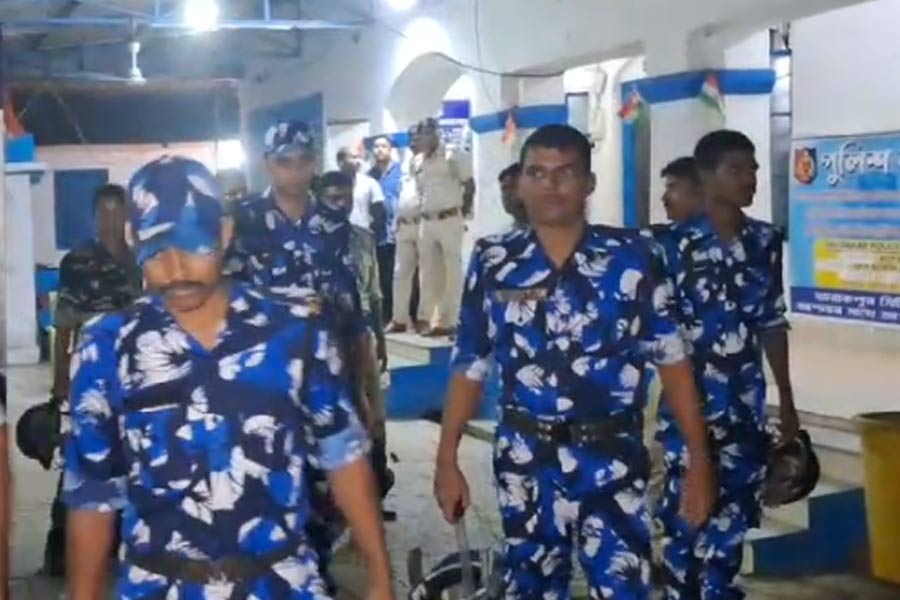 আর জি কর কাণ্ডের প্রতিবাদ মিছিলে মহিলার ‘শ্লীলতাহানির চেষ্টা’, কাঠগড়ায় পুলিশ কনস্টেবল