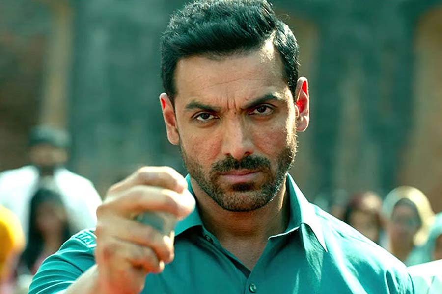 ‘শুধরে যাও, নাহলে টুকরো টুকরো করে দেব!’ আর জি কর কাণ্ডে গর্জে উঠলেন জন আব্রাহাম