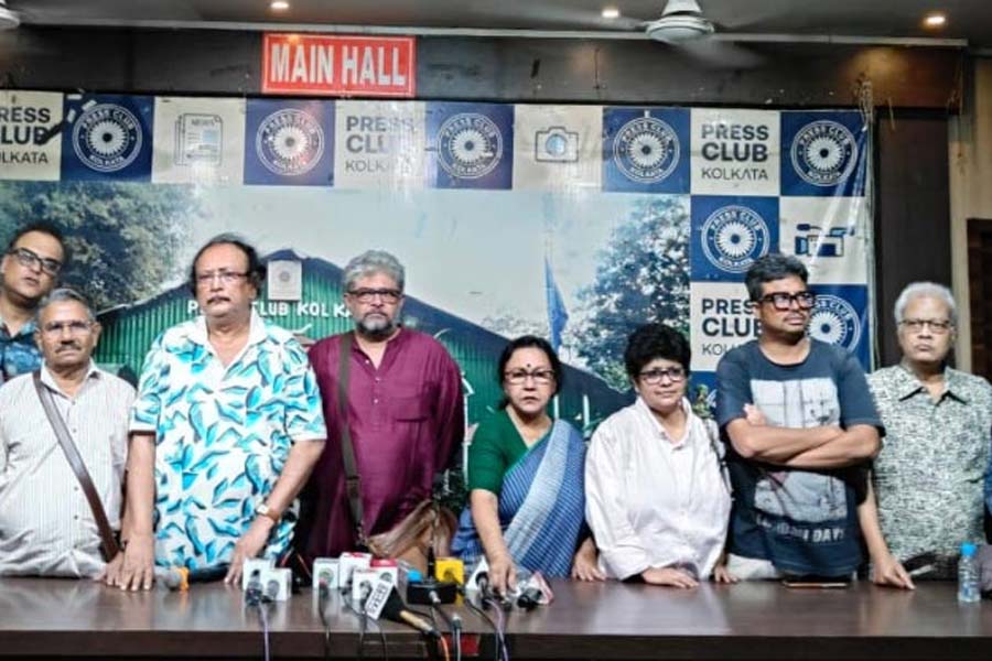 রাজ্যের একাধিক নাট্যদলের অনুদান বন্ধ করল কেন্দ্র, কী পদক্ষেপ বাংলার নাট্যকর্মীদের?