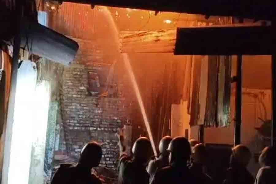 রাত থেকে জ্বলছে কাঁকুড়গাছি লোহাপট্টি, পুড়ে ছাই পর পর ৫ কারখানা