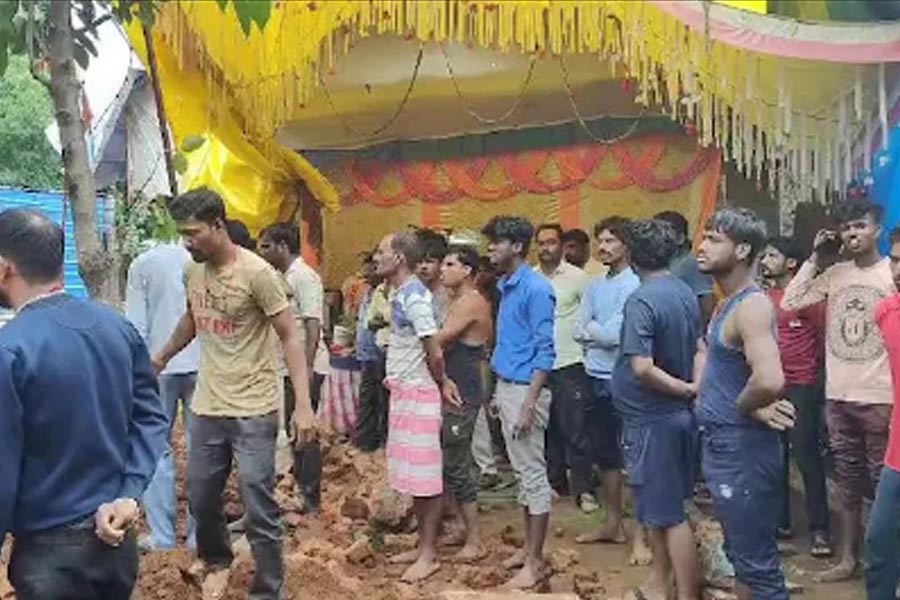মধ্যপ্রদেশে ধর্মীয় অনুষ্ঠান চলাকালীন ভাঙল মন্দিরের পাঁচিল! মৃত ৯ শিশু