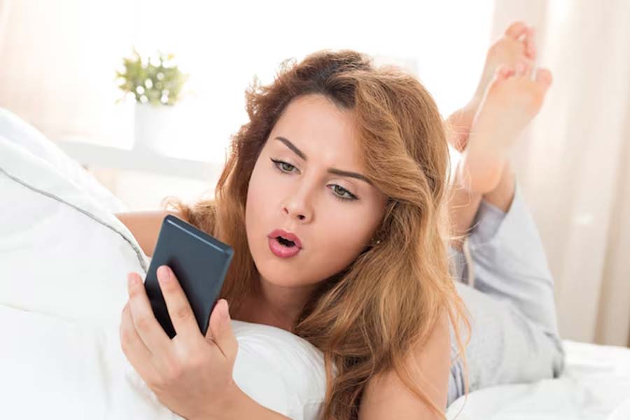 Blue Light Effects on Skin from smartphone screen exposure
