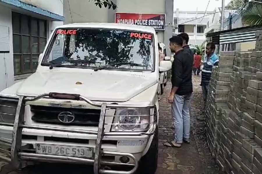হেলমেট ছাড়া বাইক চালানোর প্রতিবাদ, মদ্যপ যুবকদের হাতে ‘আক্রান্ত’ পুলিশ
