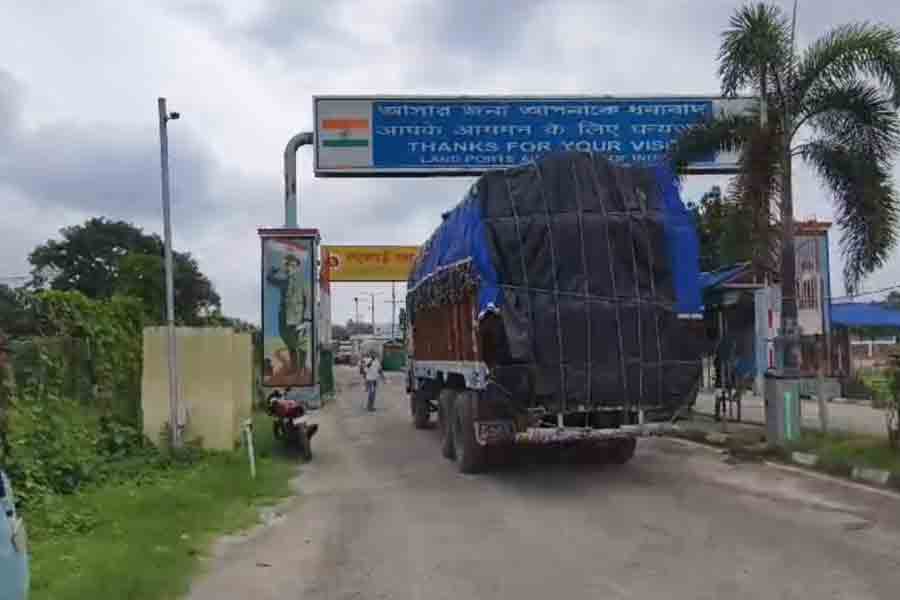 পেট্রাপোল সীমান্তে গড়াল ট্রাকের চাকা, তিনদিন পর শুরু ভারত-বাংলাদেশ বাণিজ্য