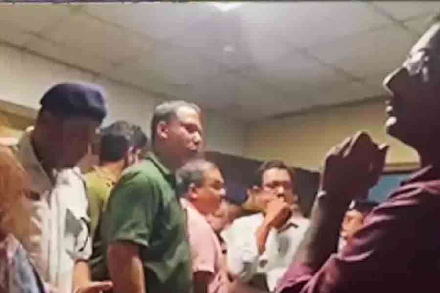 দেহ উদ্ধারের পর সেমিনার হলে সন্দীপ ‘ঘনিষ্ঠ’ বহু লোক! ভাইরাল ভিডিও ঘিরে প্রশ্ন