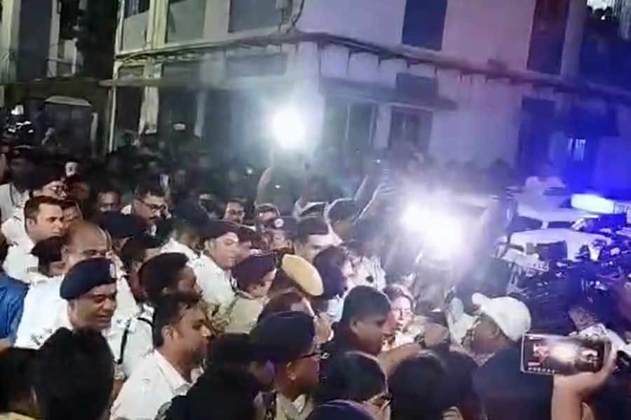 ধর্ষণ করে খুন! তরুণী চিকিৎসকের ময়নাতদন্তের প্রাথমিক রিপোর্টে ইঙ্গিত