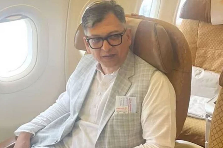 ৯ বছর পর দেশে ফেরা! অশান্ত বাংলাদেশে প্রত্যাবর্তন বিএনপি নেতা সালাউদ্দিনের