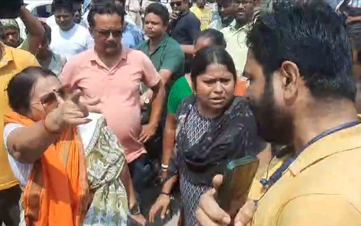 বাংলা বন্‌ধে শিলিগুড়িতে তৃণমূল-বিজেপির ধুন্ধুমার, মহিলা বিধায়কে হেনস্তার অভিযোগ