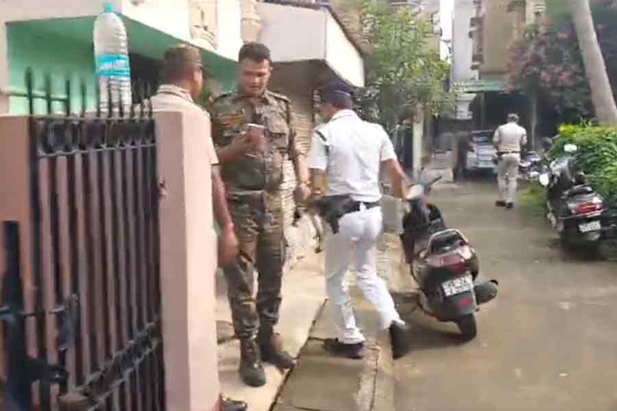 আর জি কর হত্যাকাণ্ড: সুপারি দিয়ে তরুণীকে যৌন নির্যাতন-খুন! বিস্ফোরক মৃতার বাবা-মা