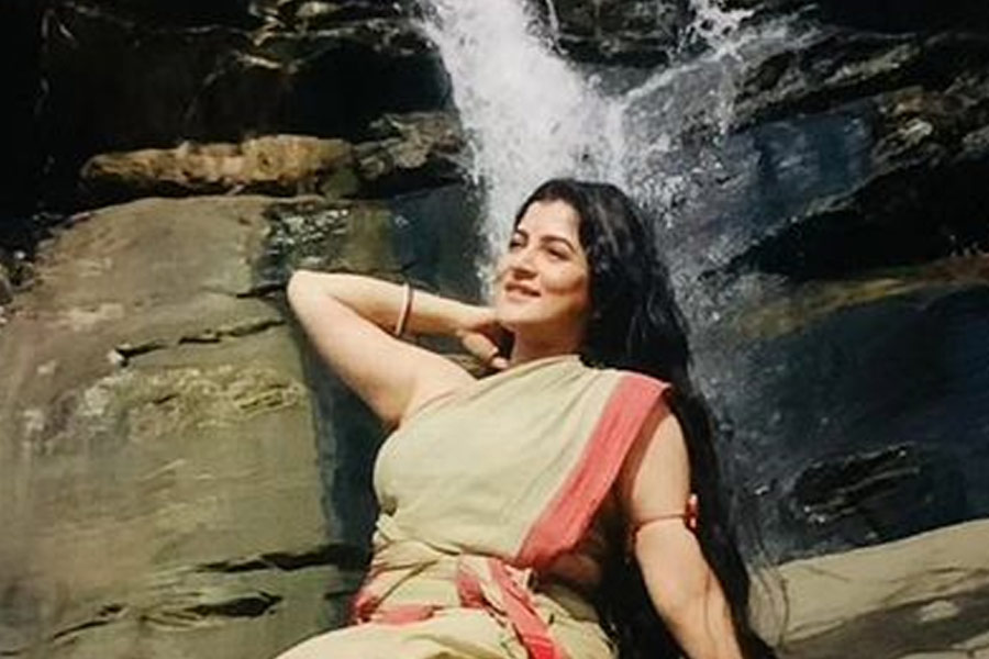 শ্রাবণের ঝরনায় যেন মন্দাকিনী! দেখুন শ্রাবন্তীর ছবি