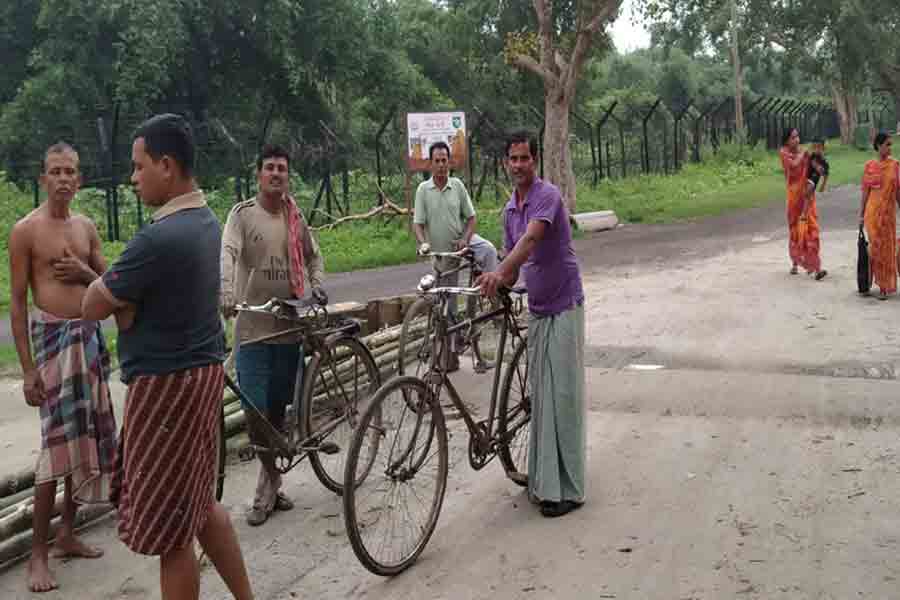 জ্বলছে ওপার বাংলা কিন্তু ভয়ে কাঁটা এপার বাংলার এই গ্রাম, কেন?