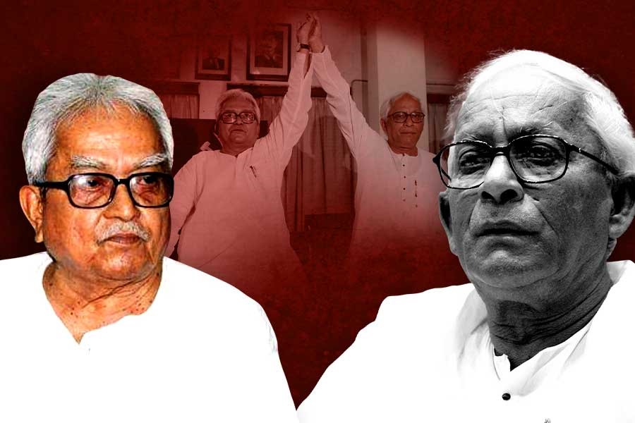 বন্ধু বিদায়… বুদ্ধ-হারিয়ে একাকী বিমান! একান্ত সাক্ষাৎকারে জানালেন ‘মনের কথা’