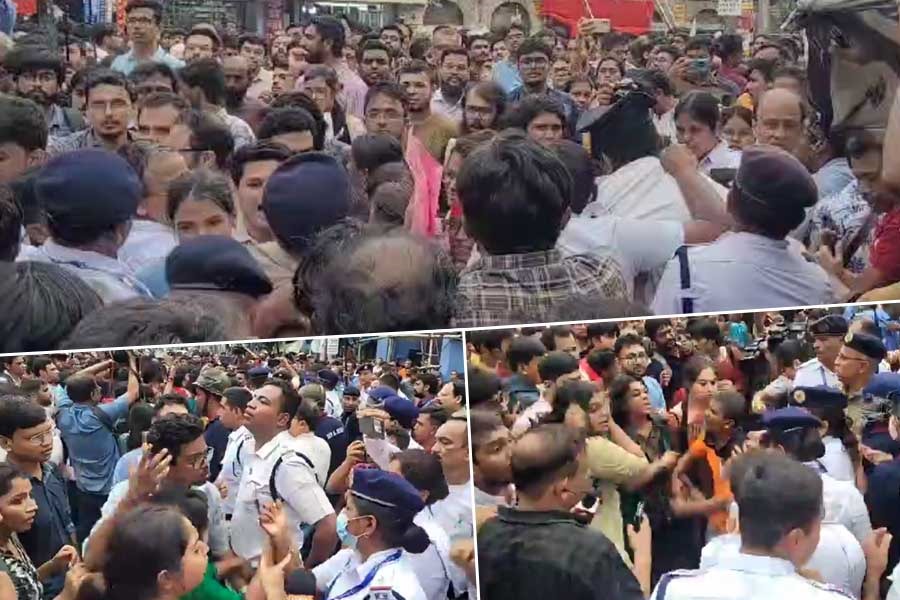 চিকিৎসকদের আন্দোলনে শিকেয় হাসপাতালের পরিষেবা, চূড়ান্ত হয়রানি রোগীদের