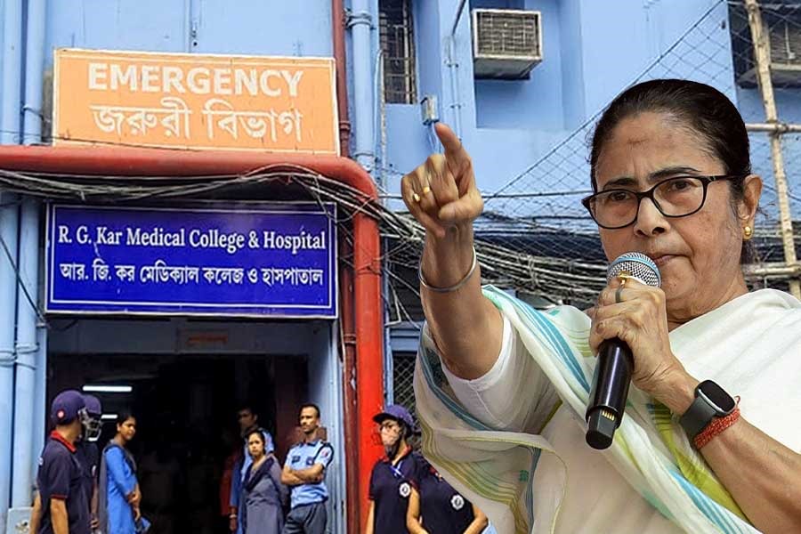 ‘ভিতরেই হয়তো কেউ আছে,’ ছাত্রী খুনে বিস্ফোরক রাজ্যের মুখ্যমন্ত্রী মমতা