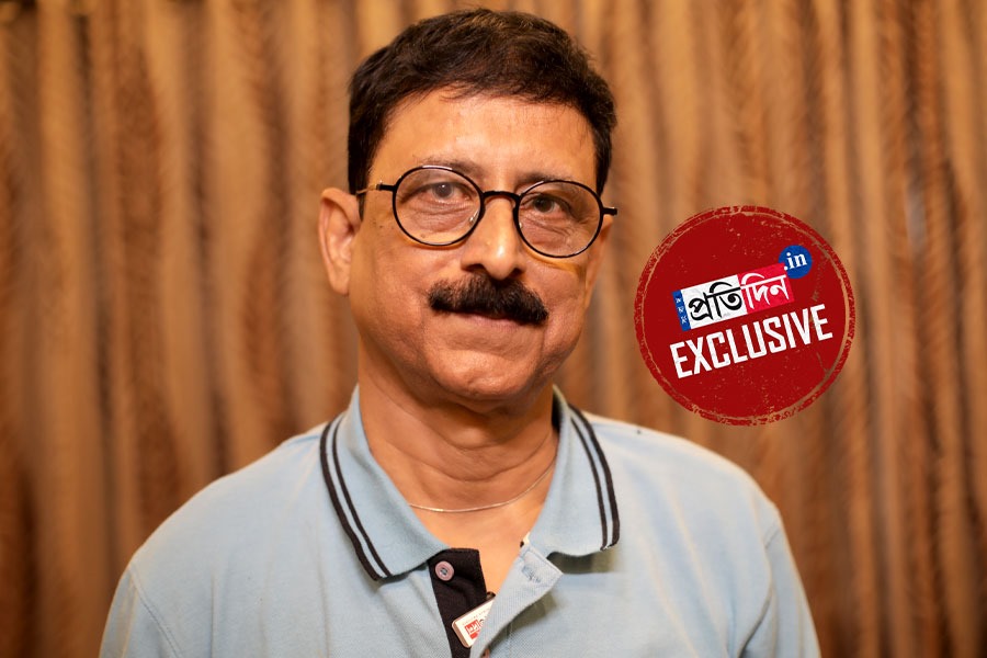 এবার দুর্গাপুজো সাজবে শিল্প-শিক্ষক সুধীরঞ্জনের আলপনায়, জানালেন বিষয় ভাবনা