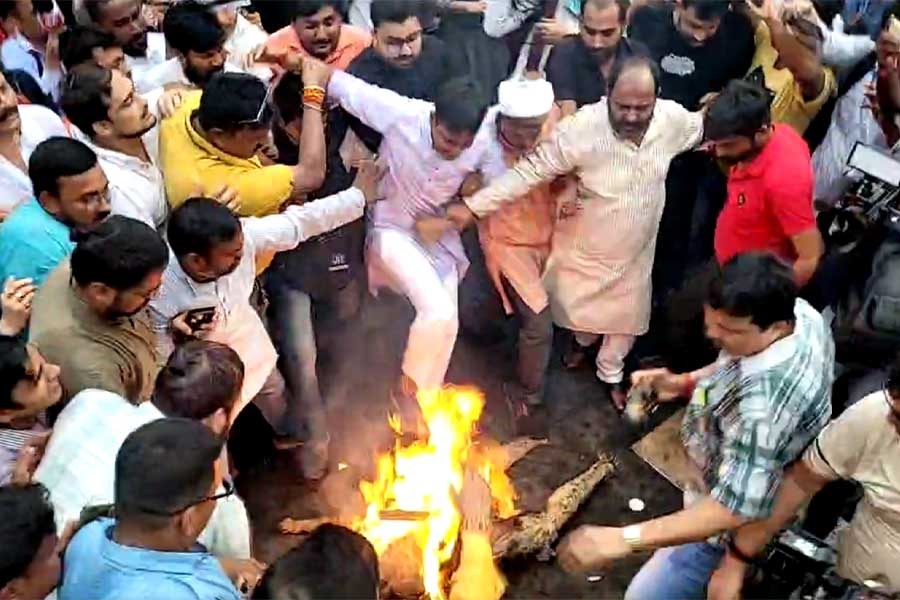 বিজেপির মিছিলকে কেন্দ্র করে রণক্ষেত্র আর জি কর হাসপাতাল চত্বর