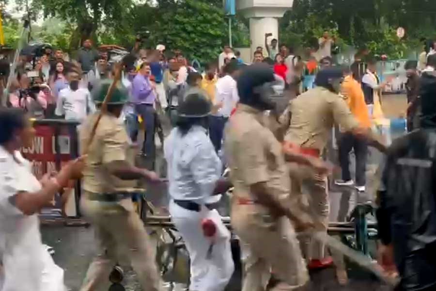 তুমুল বৃষ্টিতেও জারি আর জি করের প্রতিবাদ, ABVP-র স্বাস্থ্যভবন অভিযানে ধুন্ধুমার