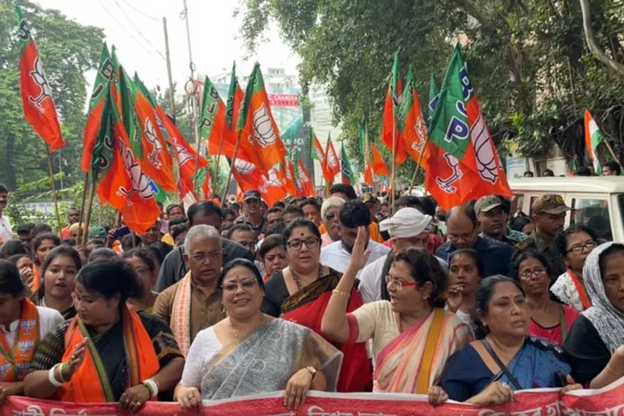 কেন্দ্রীয় নেতৃত্বের নির্দেশ, ‘ঘরোয়া কোন্দল’ ভুলে স্বাস্থ্যভবন অভিযানে দিলীপ-সুকান্ত-শুভেন্দুরা