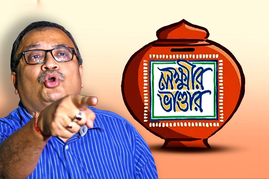‘ফেরত দিন লক্ষ্মীর ভাণ্ডার’, ফেসবুকে ‘বিকৃত বিপ্লবী’দের বার্তা কুণালের