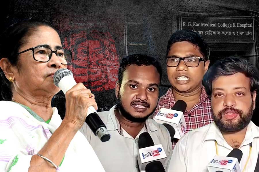 ‘ভয় দেখাচ্ছেন মমতা,’ মুখ্যমন্ত্রীর মন্তব্যের পর তোপ আন্দোলনরত চিকিৎসকদের একাংশের
