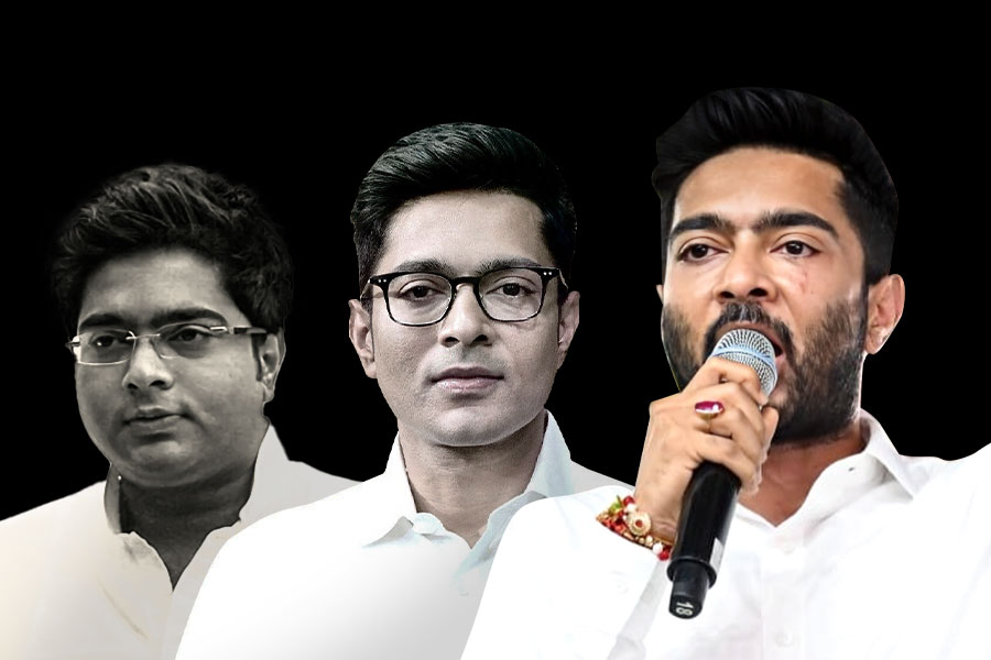 ক্লিন শেভড থেকে চাপদাড়ি, হঠাৎই লুক বদল অভিষেকের