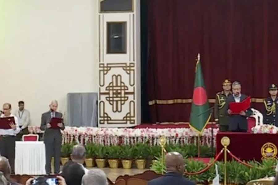 শপথ নিলেন সুপ্রিম কোর্টের নতুন প্রধান বিচারপতি, অন্তর্বর্তীকালীন সরকারে আরও ২ উপদেষ্টা