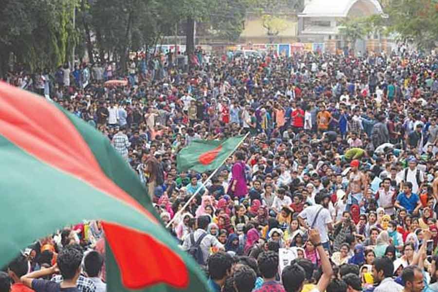 ফের ছাত্র বিক্ষোভে অশান্ত বাংলাদেশ, গুলিবিদ্ধ ৫, আলোচনার প্রস্তাব হাসিনার