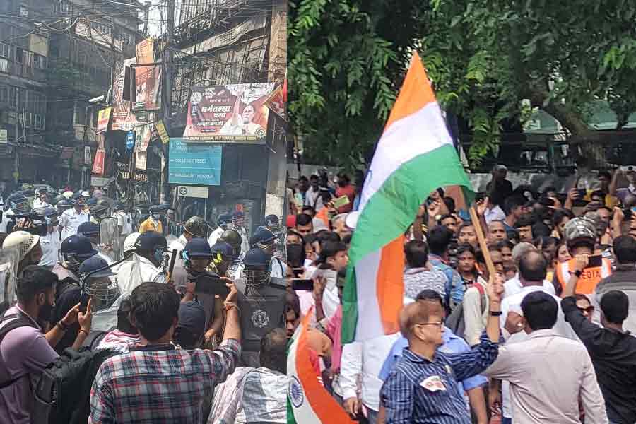 হাওড়া ব্রিজে জলকামান, রক্তাক্ত পুলিশ, লেন্সবন্দি ধুন্ধুমার নবান্ন অভিযান