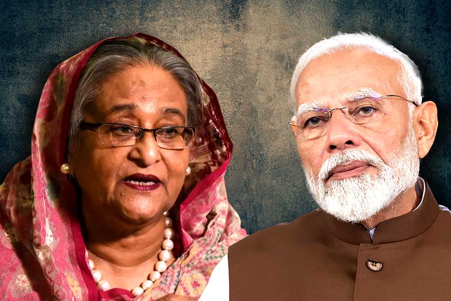 হাসিনাকে আশ্রয় দিতে ‘সংকোচ’ ভারতের, কেন?