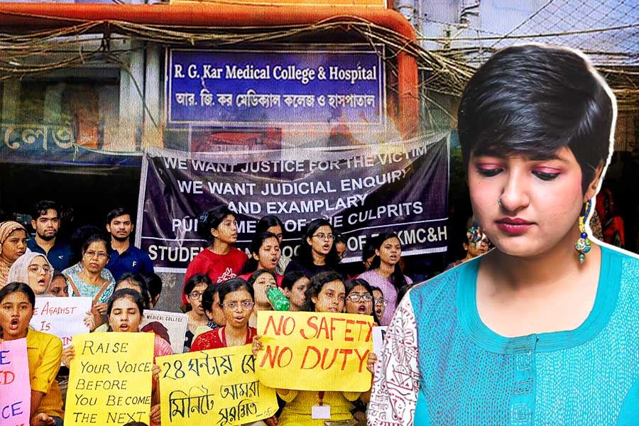 লগ্নজিতার গানে মৃতা চিকিৎসক ও তাঁর প্রেমিকের জীবন জুড়ে! গায়িকার চোখেও জল