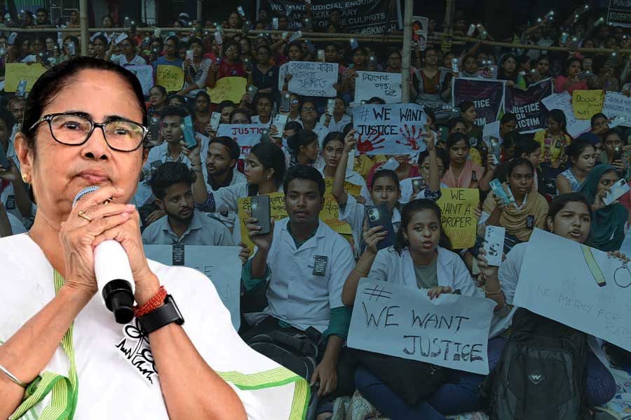 ‘ডাক্তারদের হুমকি দিইনি, অপব্যাখ্যা করা হচ্ছে’, বিতর্কের মাঝে নিজের মন্তব্যের ব্যাখ্যা মমতার