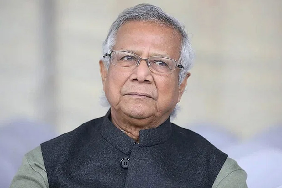 সেনাশাসন নয়, ‘দেশ গড়তে’ ইউনুসকেই চাইছে বাংলাদেশের আন্দোলনকারীরা
