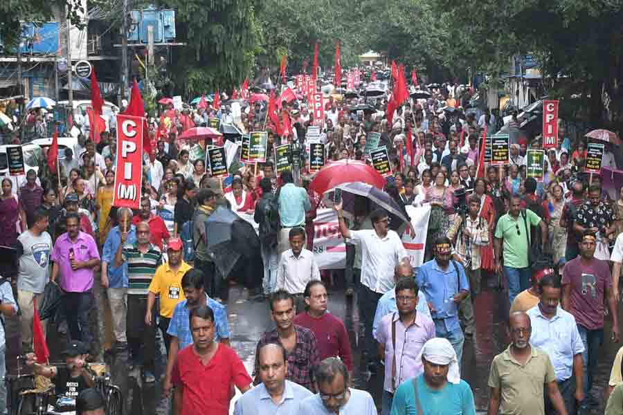 ‘লৌহকপাটে’ থমকে গেল বামেদের লালবাজার অভিযান, সুবিচারের দাবিতে ফের পথে মোহন-ইস্ট সমর্থকরা