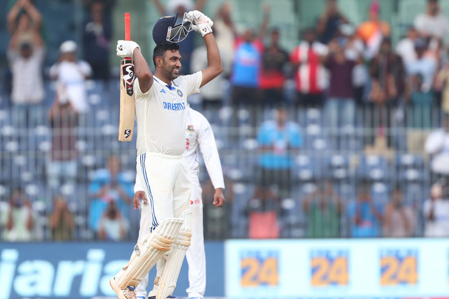 ঘরের মাঠে পর পর সেঞ্চুরি, জাদেজার সঙ্গে জুটি বেঁধে নয়া রেকর্ডও গড়লেন অশ্বিন