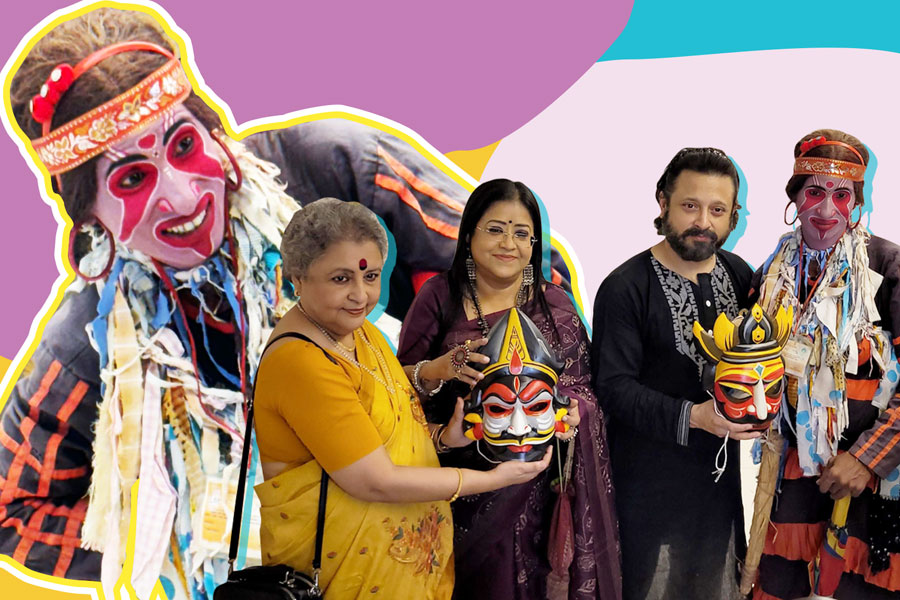 ‘বহুরূপী’র মুখোশ প্রকাশে গগনেন্দ্র শিল্প প্রদর্শশালায় চাঁদের হাট