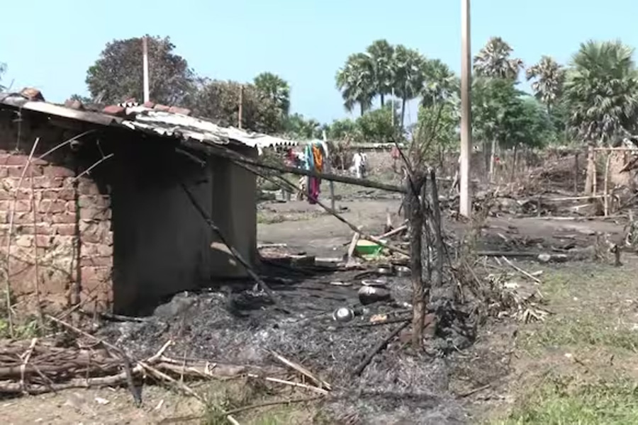 বিহারে দলিত অত্যাচার, শতাধিক বাড়ি জ্বালাল দুষ্কৃতীরা, NDA শাসনে ‘জঙ্গলরাজ’, বিঁধল কংগ্রেস
