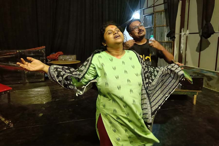 ফের মঞ্চে মনোজ মিত্রর ‘সাজানো বাগান’, ২৫ বছরে অশোকনগর নাট্যমুখের নতুন নাটক